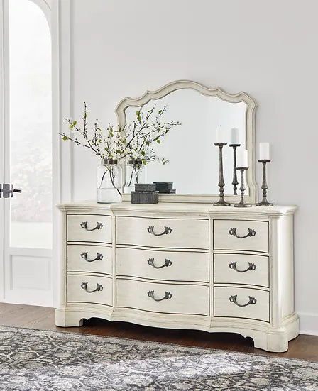 Arlendyne Antique White Panel Bedroom Set